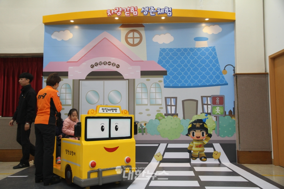 사지은 서울시가 최초로 개장한 차량 갇힘 사고 대응 교육장 유아교육 모습ⓒ대한뉴스