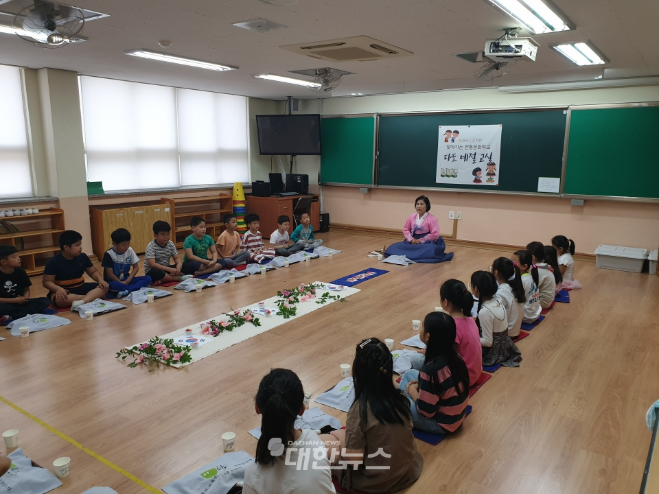 사진은 인천 동구 화도진문화원, 전통문화학교 교육 모습ⓒ대한뉴스