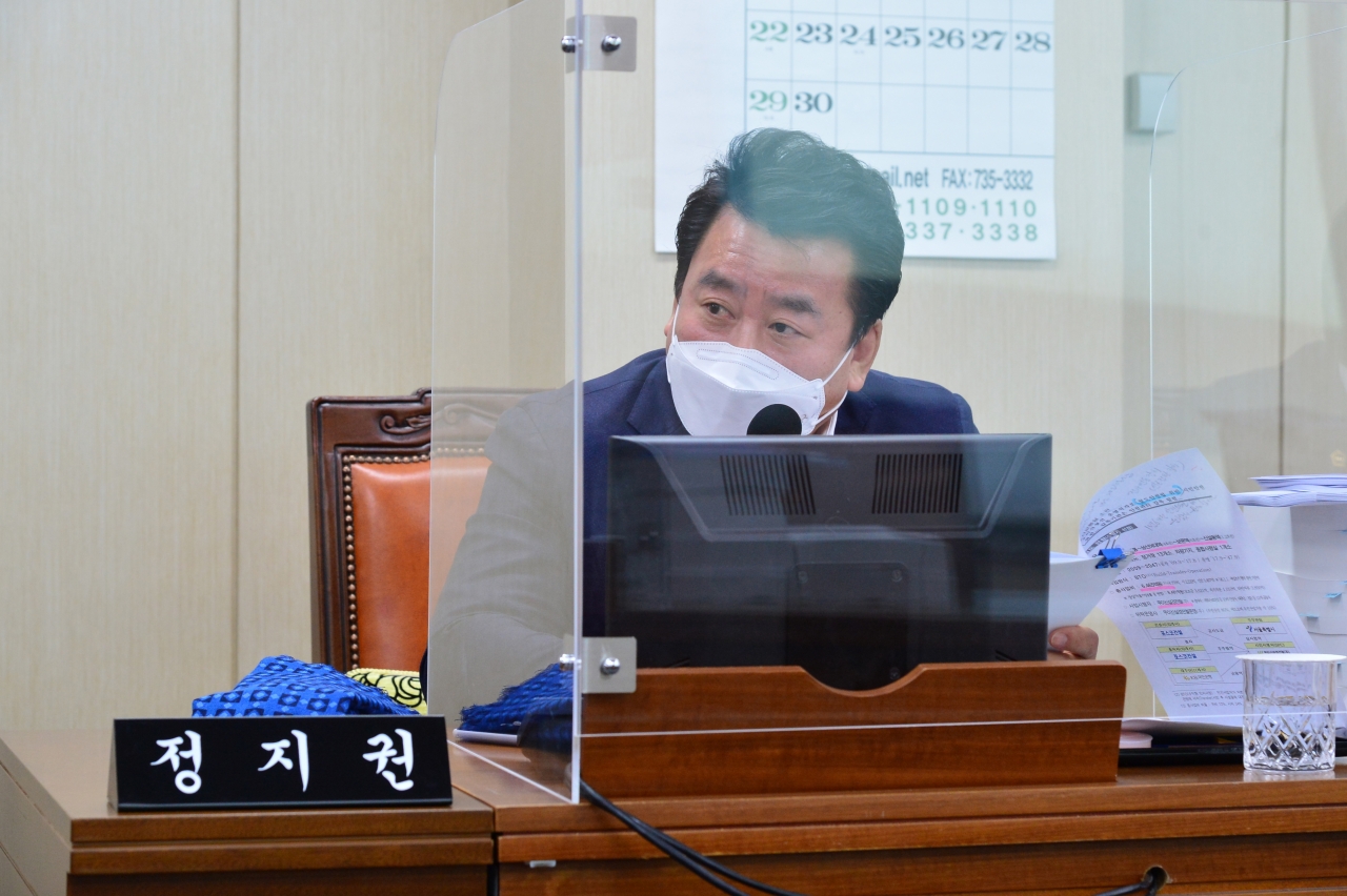 서울시의회 제299회 임시회 도시교통실 업무보고에서 정지권 의원이 질의하고 있다.  ⓒ대한뉴스