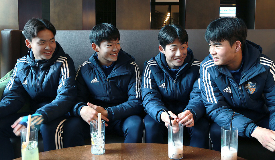 ‘울산 U15’ 선수(왼쪽부터 조민우(GK), 김도훈(MF), 박주환(DF), 남이안(FW)) ⓒ넥슨