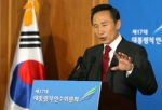 Lee emphasized the role of private capital in canal project