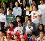 President Mr.Lee cheered 20 children from Si Chuan, China