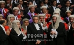 홍콩  영국식 모방 법정서 가발 논쟁