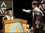 렁춘잉 행정장관, 예술학교 졸업식서 수모