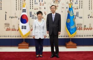 박근혜 대통령, 이기택 신임 대법관 임명장 수여