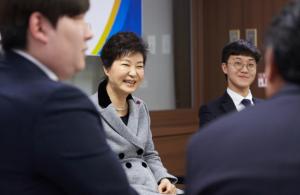 박근혜 대통령 "청년 일자리 창출 노동개혁 추진하겠다"