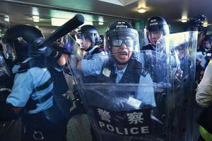 홍콩 경찰, 두달간 500명 체포 · 최류탄 1000발 발사