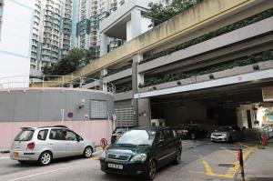 ‘아파트 뺨치던’ 홍콩 주차장, 거래량 40%이상 폭락