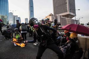 시위 체포자 79명 최대 10년형 폭동죄로 기소