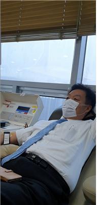이규희 의원,헌혈의집 천안센터를 찾아 헌혈 동참