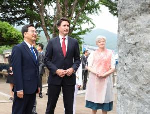 김동연, 트뤼도 캐나다 총리와 함께 6.25가평전투 참전 캐나다軍 추모
