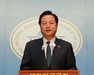 김두관 의원, 강도형 후보자 자진사퇴 촉구 기자회견 열어